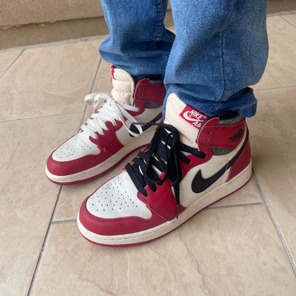 Air Jordan 1 High (GS) Chicago Size 6.5Y - Picture 10 of 12